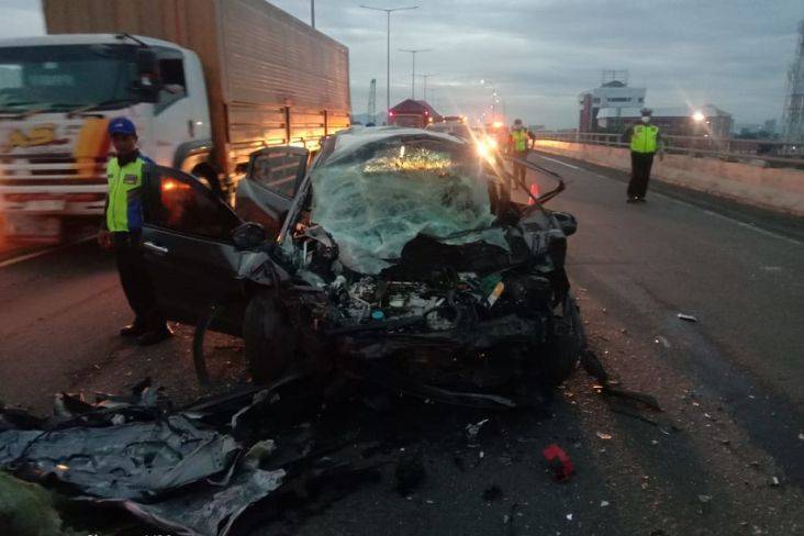 Duarrr! Kecelakan Tunggal Kembali Terjadi di Dalam Tol, Kendaraan Pun Ringsek