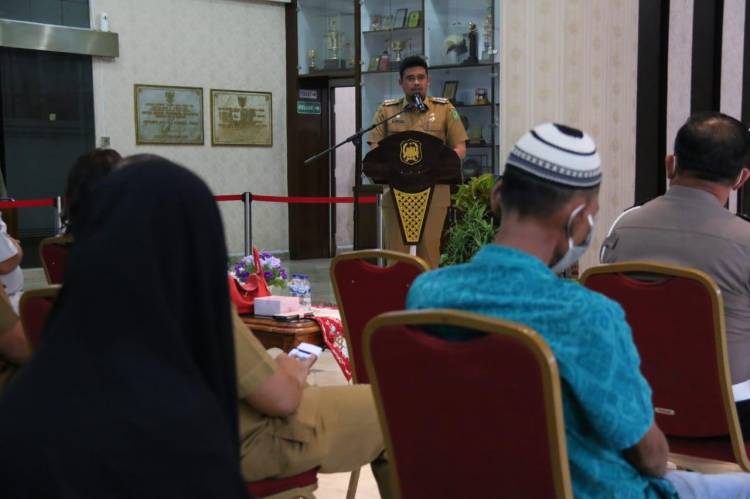 Pasca Lakalantas Kereta Api Dengan Angkutan Umum, Wali Kota Medan Menyerahkan Santunan Kepada Keluarga Korban