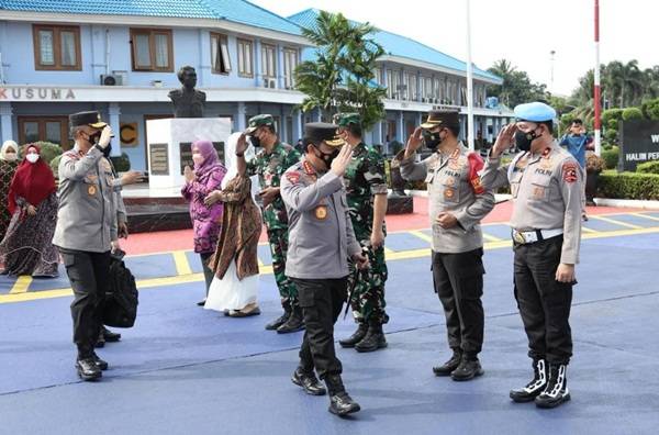 Tinjau Langsung Korban Erupsi Gunung Semeru, Kapolri Akan Berikan Arahan untuk Personil