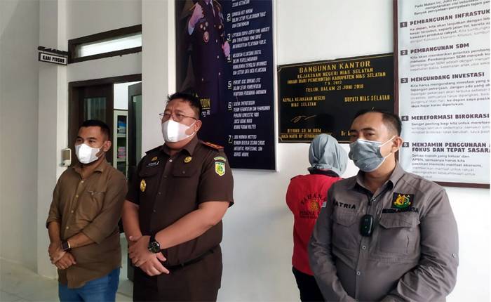 Tersangka DPO Kasus Korupsi Rp 5,8 M Tiba di Nisel dan Dititipkan ke Rutan Kelas III Teluk Dalam
