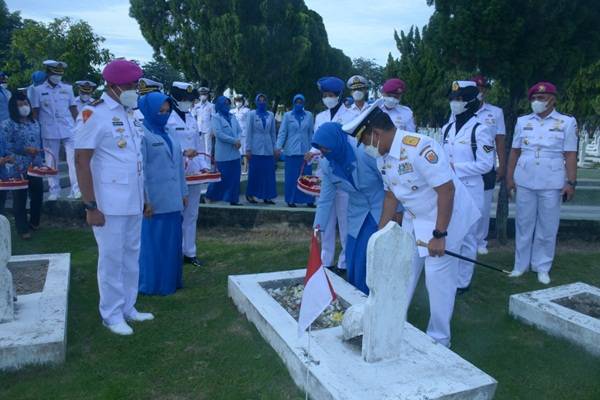 Jelang Hari Armada RI ke 74, Danlantamal I Belawan Pimpin Ziarah ke TMP