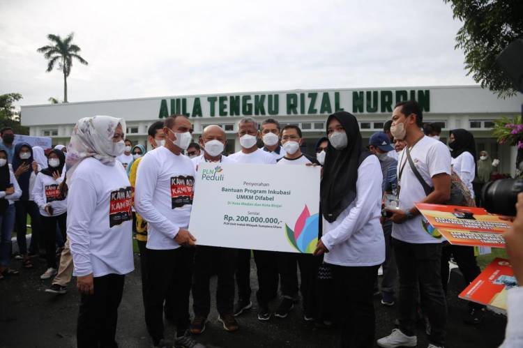 PLN Menyalurkan Bantuan pada Hari Disabilitas Internasional 2021di Medan