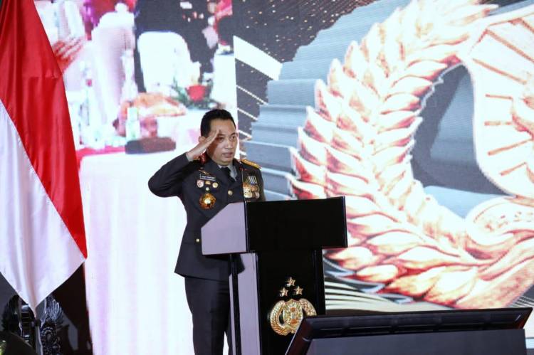 Dihadapan Wisudawan Pati, Kapolri Bertekad Wujudkan Polri yang Makin Dicintai Masyarakat