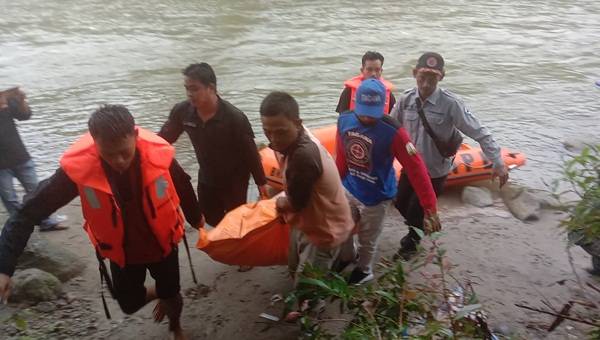 Sisa Dua Korban Mobil Masuk Jurang di Pakpak Bharat Belum Ditemukan