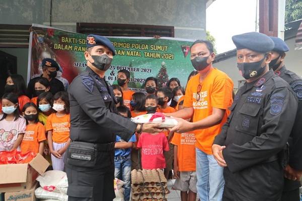 Brimob Polda Sumut Berbagi Kasih di 5 Panti Asuhan di Medan