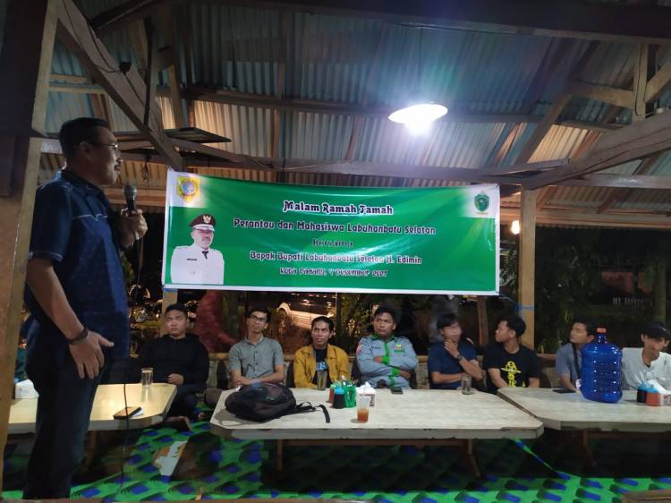 Pemkab Labusel Beri Bantuan Beasiswa pada Mahasiswa Perantau di Padang
