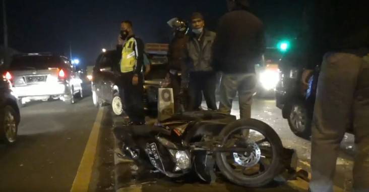 Jalan Raya Surabaya-Jombang Berdarah Dua Orang Korban Dilarikan Kerumah Sakit