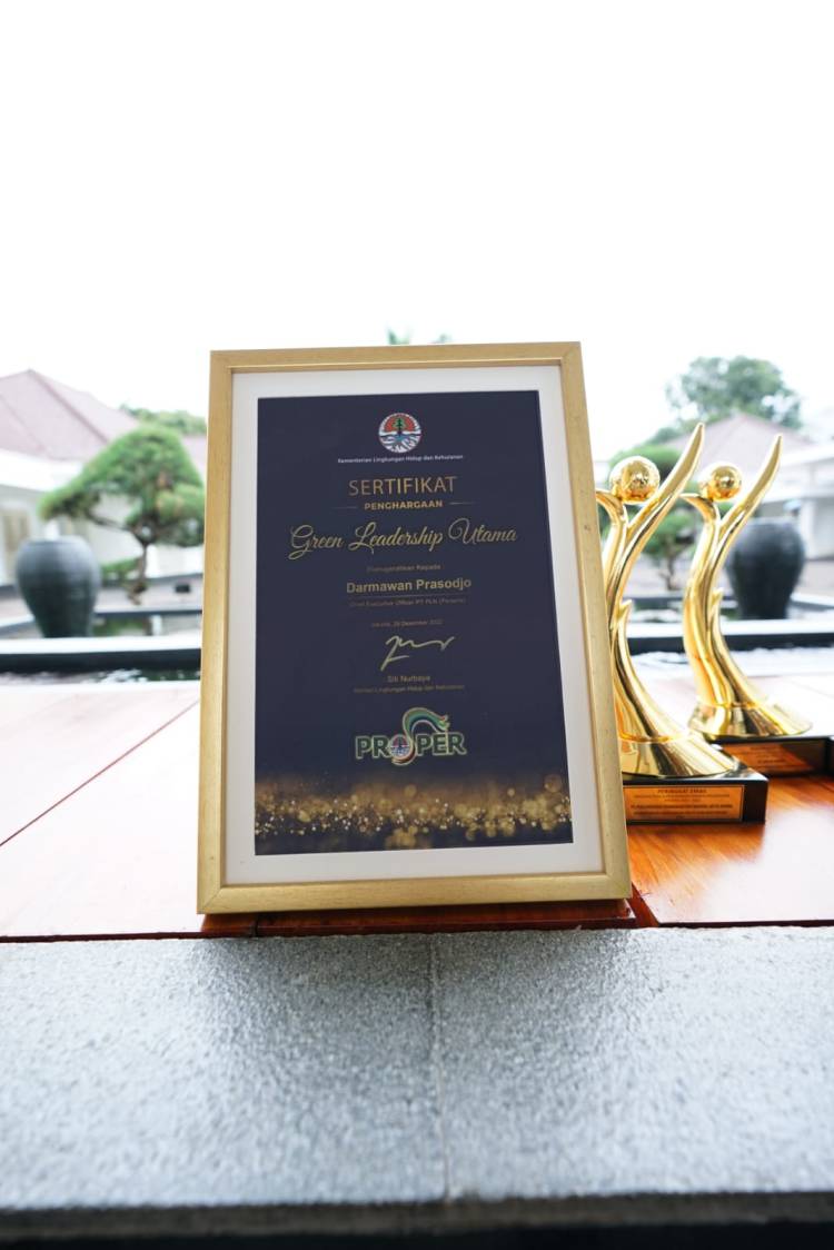 Dirut  PLN Darmawan Prasodjo Dianugerahi Green Leadership Utama dari Pemerintah RI