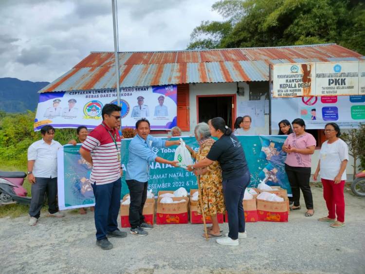 TPL Salurkan Paket Natal untuk Masyarakat