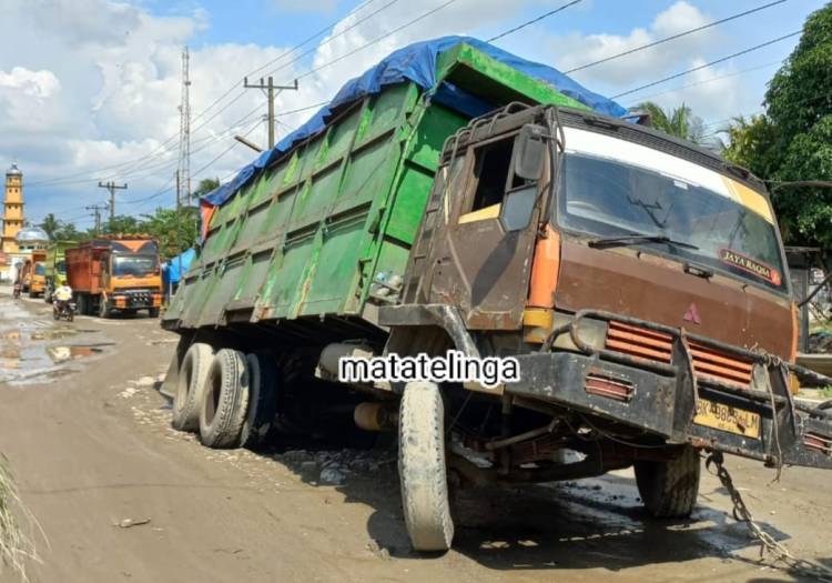 Warga Masyarakat Buntu Pane Asahan Minta Gubernur Sumut Segera Perbaiki Jalan Kisaran -BP.Mandoge.