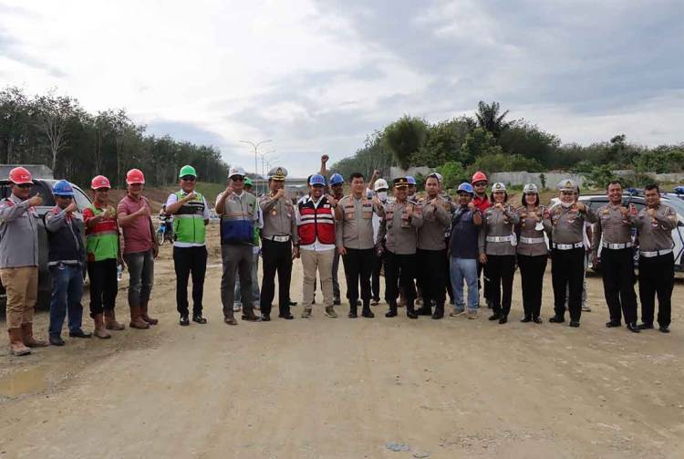 Kabag Ops dan Kasat Lantas Polres Siantar, Dampingi Wadir Lantas Poldasu Tinjau Jalur Tol Sinaksak