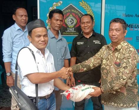 Jumat Berkah, PT MJL Bagikan Satu Ton Beras Kepada Wartawan di Kantor PWI Labuhanbatu