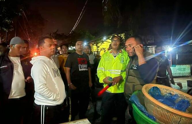 Bupati Labuhanbatu Pimpin Evakuasi Korban Banjir Aeknabara