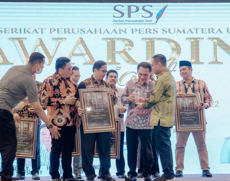 Bobby Nasution Terima Penghargaan Sahabat Pers Dari SPS Sumut
