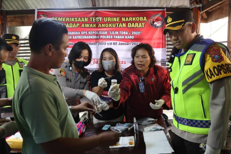 Hari Pertama Ops Lilin, Polres Tanah Karo Periksa Urine Supir Angkutan Kota Dalam Provinsi