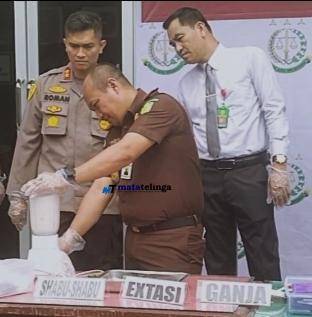 Kejari Asahan Musnahkan Barbut Dari Berbagai Tindak Kejahatan