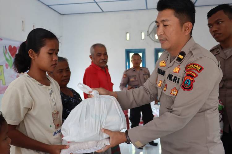 Polres Madina Santuni Anak Yatim dan Lansia