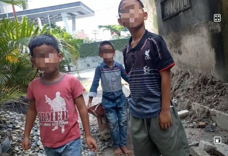Berbahaya.... Anak-anak Bermain di Areal Proyek Seputaran Mansyur Residence Luput Perhatian Orangtua