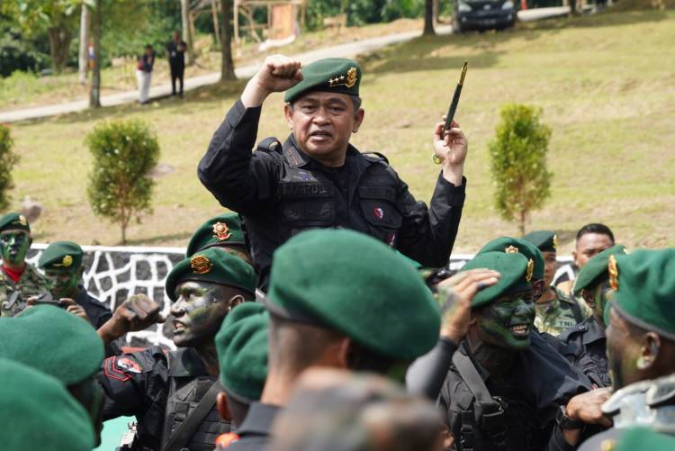 Pangkostrad Tutup Latihan Pembentukan Taipur IX Kostrad  TA 2022