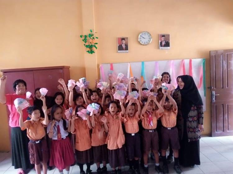 Melalui Dinas Pendidikan, Pemko Medan Salurkan Bantuan untuk Siswa Miskin