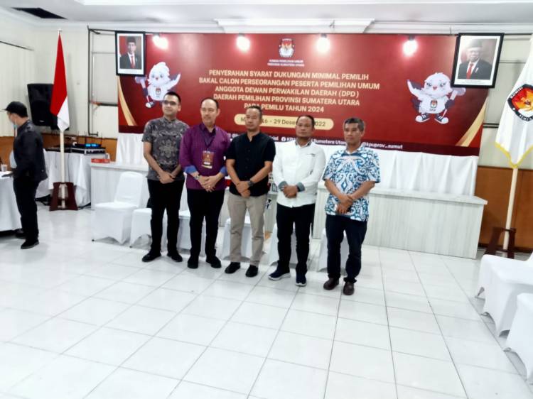 Anggota DPRD Kota Medan Dampingi Ayah Daftar Dukungan di KPU Sumut