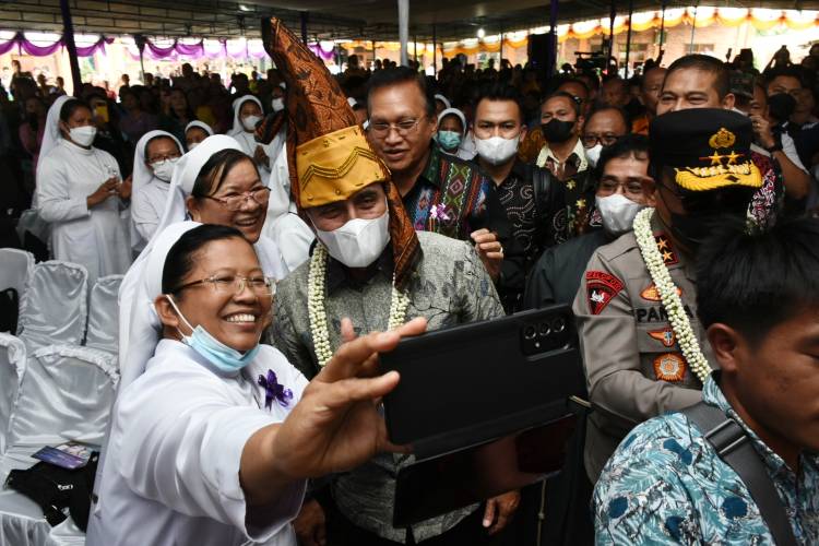 Edy Rahmayadi Berjanji Bantu Pembangunan  Pastoran dan Aula Gereja Paroki