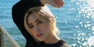 Berbalut Bikini Jessica Iskandar Nyantai di Kolam Renang Serasa Vacation