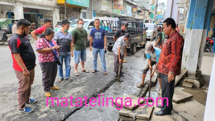 Warga Perdagangan Kota Dan Muspika Serta APSI Bersihkan Sedimen Parit