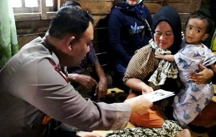 Kapolres Labuhanbatu Jemput Balita Pengidap Peny&agrave;kit Tumor