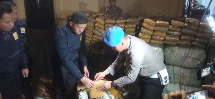 Ada Penampakan Ganja Satu Ton  Lho