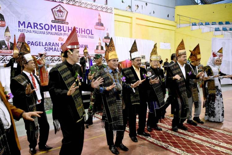 Buka Marsombu Sihol dan Pagelaran Seni Budaya Simalungun, Edy Rahmayadi Ingin Jadikan Tanah Simalungun Sentra Hortikultura Sumut