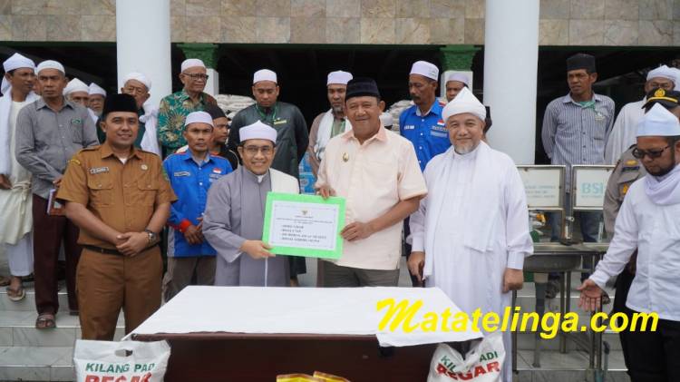 Memperingati HAUL Tuan Guru ke-99 ,  H.Syah Afandin SH  Serahkan Bantuan 2 Ekor Sapi