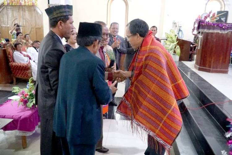 Bupati Humbahas Natal Bersama Masyarakat Desa Dolokmargu Lintongnihuta