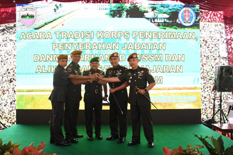 Mayjen TNI Achmad Daniel Chardin Terima Kolonel Arh Aji Prasetyo Nugroho Sebagai Danmen Arhanud 2/SSM