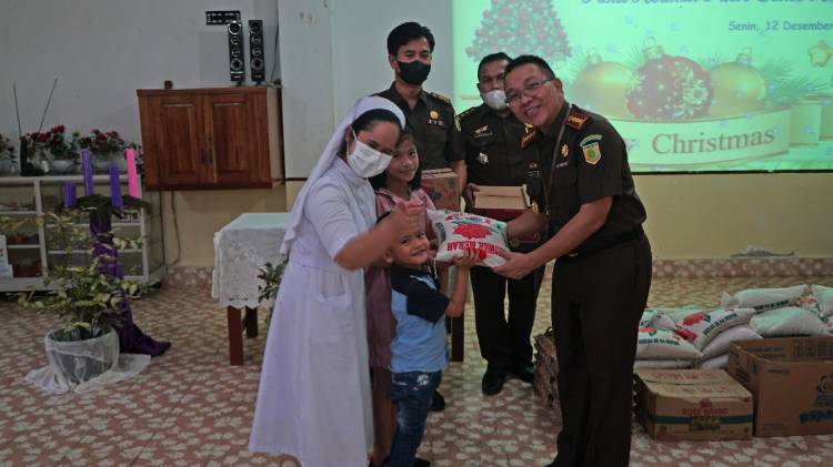 Jelang Natal, Kejati Sumut Berbagi Kasih ke Panti Asuhan