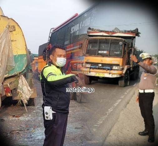 Supir  Ngantuk, Tronton Seruduk Truck Tangki