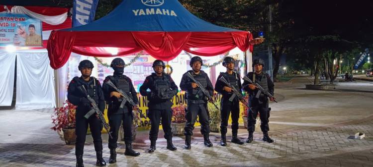 Bersinergi Berikan Keamanan Kepada Masyarakat, Personil Brimob Poldasu Lakukan Pengamanan Posko Nataru