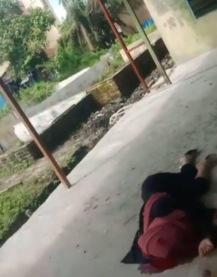 Wanita Berjilbab Pengendara Honda Scoopy Tewas Nabrak Pohon Setelah Dijambret