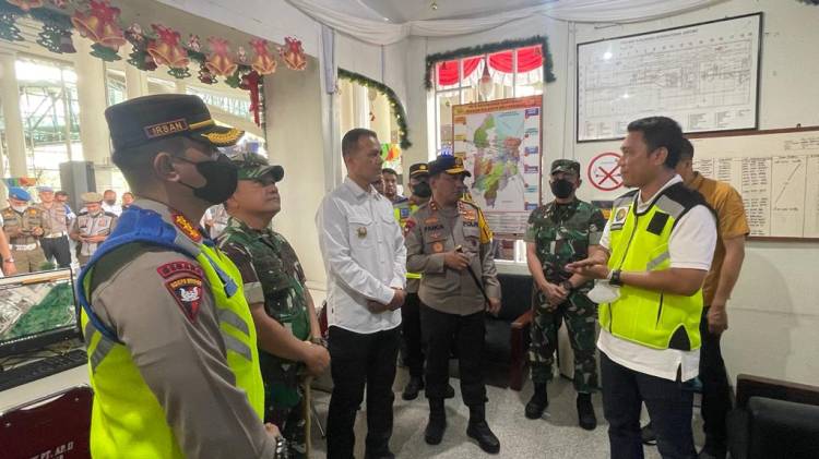 Kapolresta Deli Serdang dampingi Forkopimda Sumut cek kesiapan Pos Terpadu Ops Lilin Toba 2022 Bandara KNIA