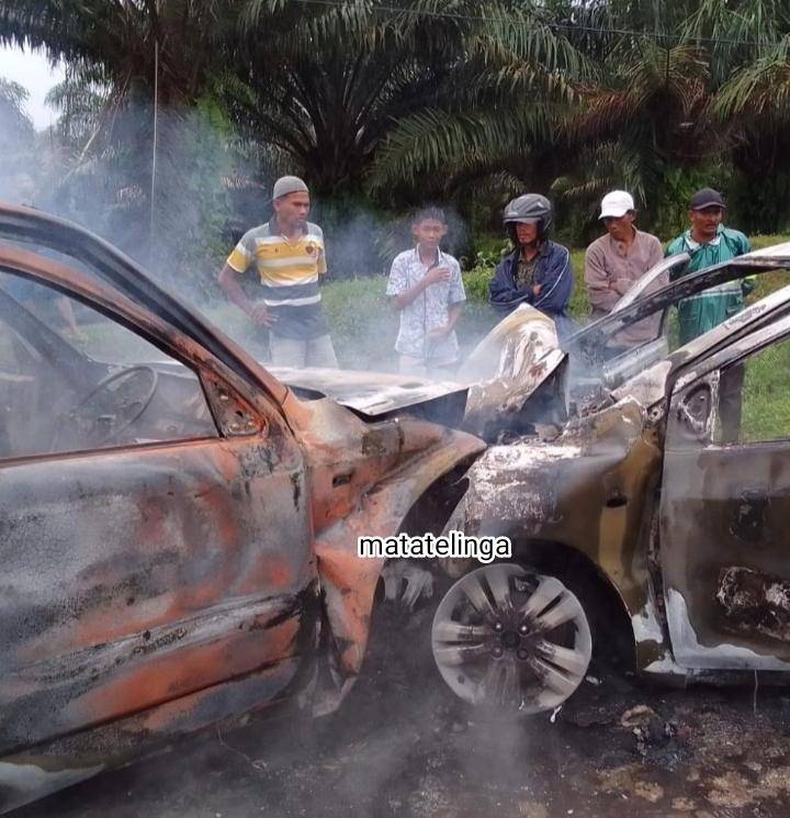 Akibat Laka Lantas Dua Kendaraan Hangus Terbakar