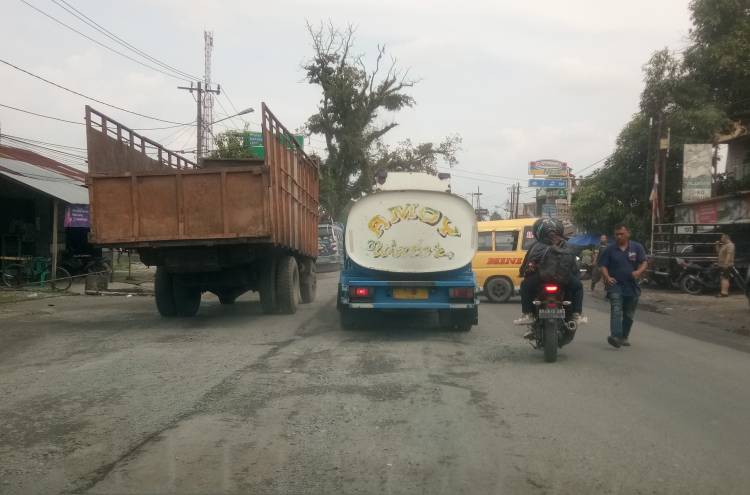 Jelang Pergantian Tahun, Jl Jamin Ginting Masih Porak Poranda