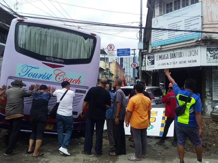 Proyek Drainase di Medan Amburadul