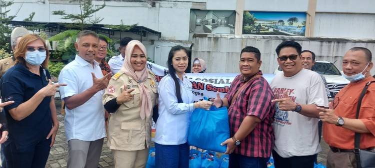 Kolaborasi Pengusaha Properti Skyview Bu Ayin,  Partai Gerindra Sumut dan JMSI Salurkan Bantuan Sembako untuk Wartawan