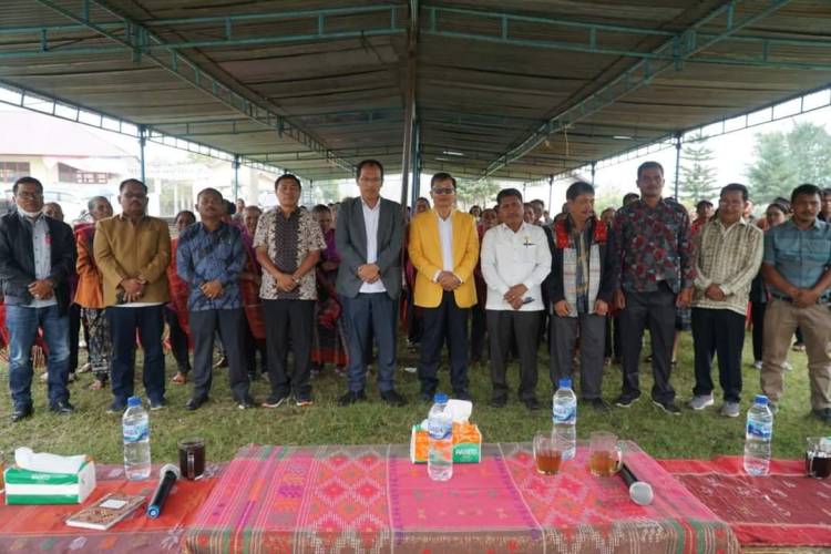 Bupati Hadiri Reses Wakil Ketua DPRD Humbahas Marolop Manik di Pollung