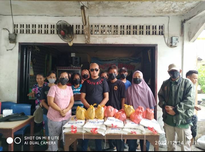 Mulya Koto Bagikan Beras & Nasi Bungkus Untuk Peringati Hari Lahir Almarhumah Shilfia Beby Shagita