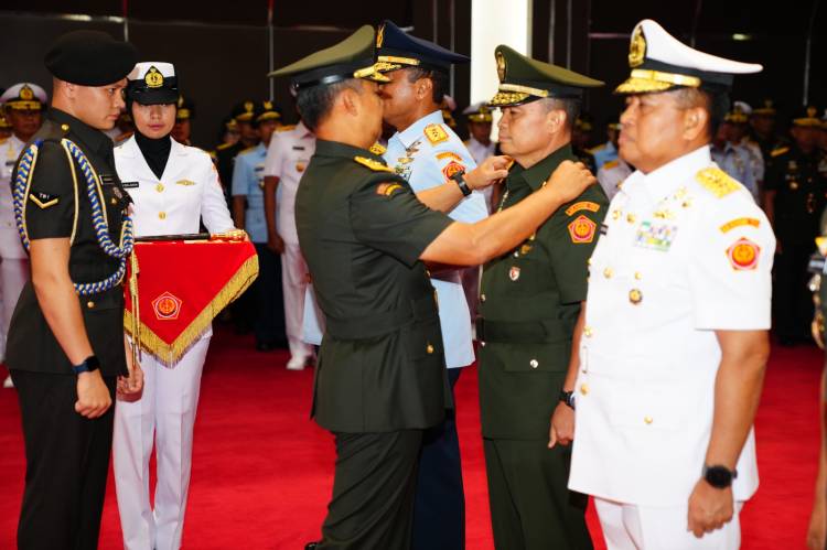 Lima Jabatan Strategis  di Lingkungan TNI Diserahterimakan