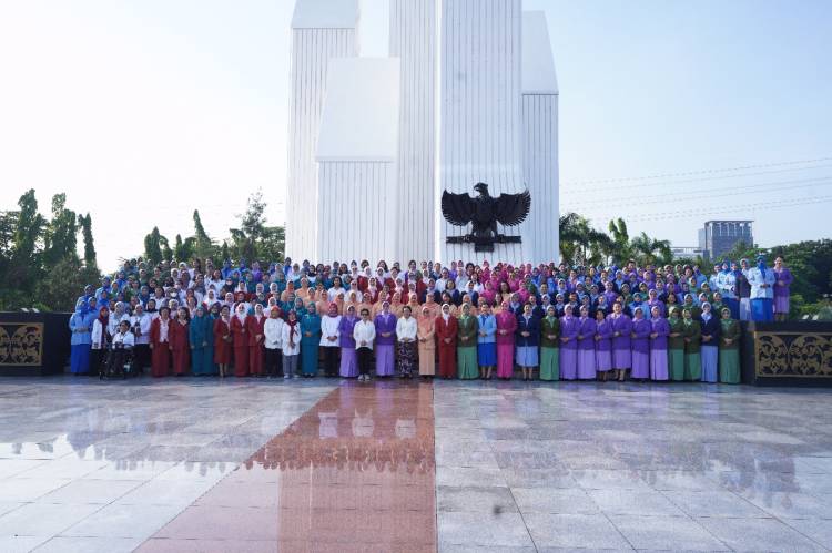 Sambut Hari Ibu Ke-95, Ketum Dharma Pertiwi Ziarah dan Tabur Bunga di TMPNU Kalibata