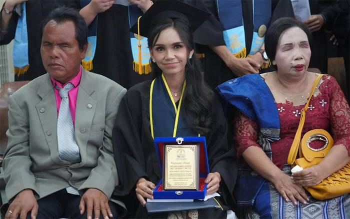 Septiana Hirawati Pasaribu "Mewarnai Dunia" Menjadi Wisudawan dengan Predikat Cumlaude