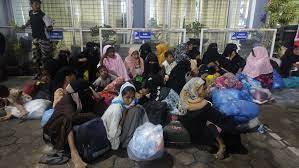 Ratusan Rohingya di Naikkan Mahasiswa Mobil dan di Turunkan  Kemenkumham Aceh