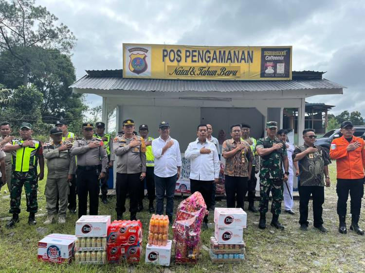 Kapolres Simalungun Pimpin Pengecekan Pos Pelayanan Ops Lilin Toba-2023 dan Berikan Bingkisan Kepada Personil